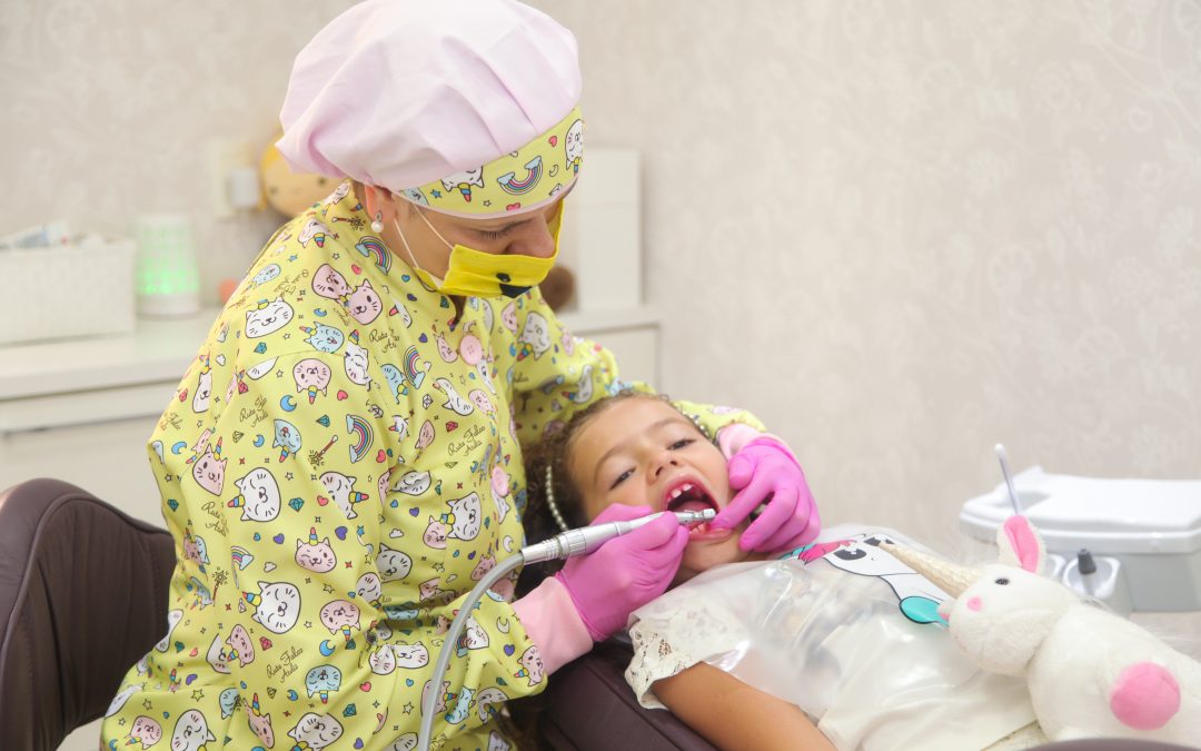 Como preparar meu filho para a primeira consulta no dentista